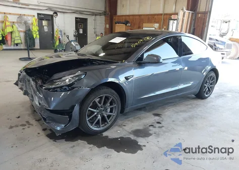 2020 Tesla Model 3 Standard Range Plus Rear-Wheel Drive/Standard Range Rear-Wheel Drive z USA, uszkodzony, nr VIN 5YJ3E1EA0LF704954